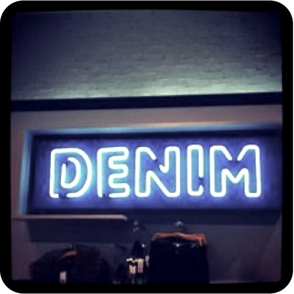 Denim / Jeans - Picture 1 of 1